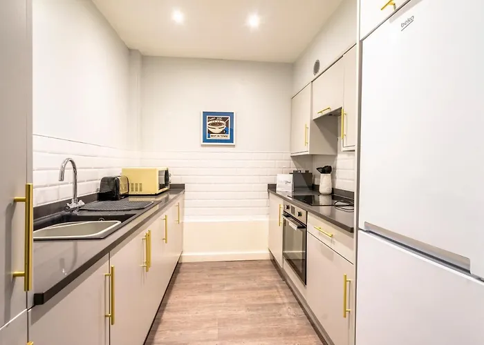 아파트 The Falcon Tap *